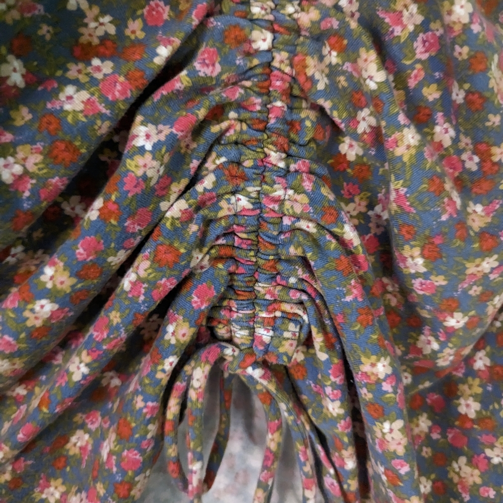 So Cropped Floral 3x Tie Top - Picture 2 of 8